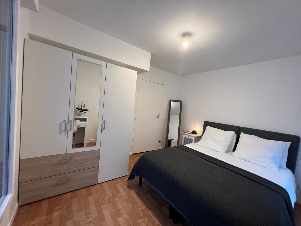 Entire Apartment With Terrace Париж Экстерьер фото